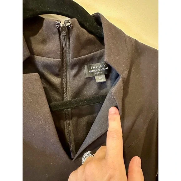 Tahari ASL Petite Sz 0 Classic Black LBD Sheath Dress Zipper Detail Bi-Stretch - Picture 2 of 6